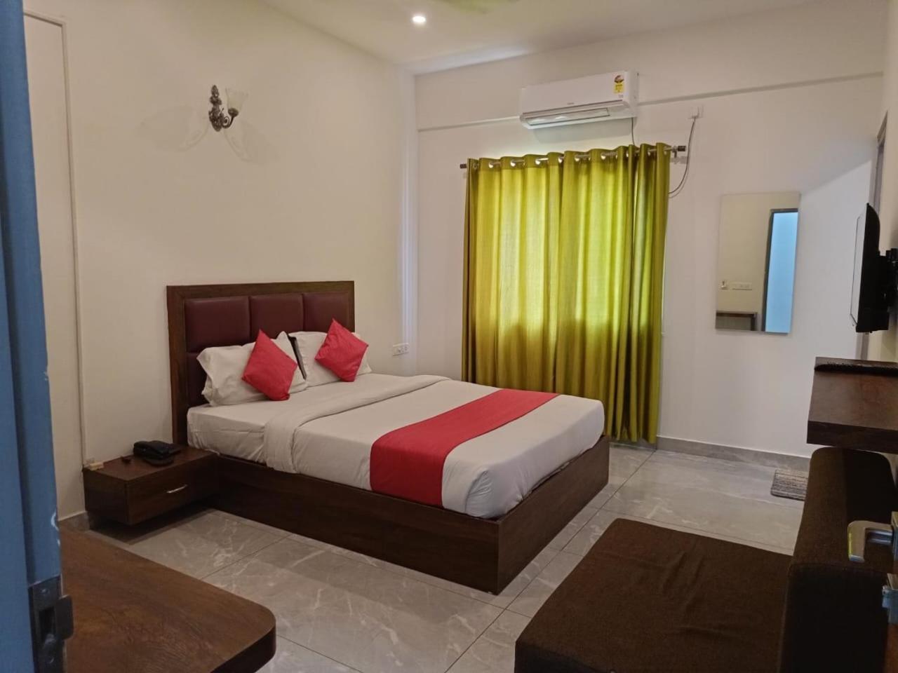 Hotel Dreams Inn Bangalore Exterior photo