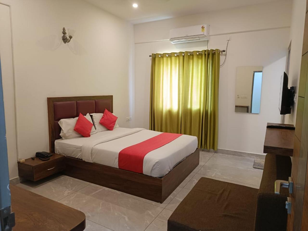 Hotel Dreams Inn Bangalore Exterior photo